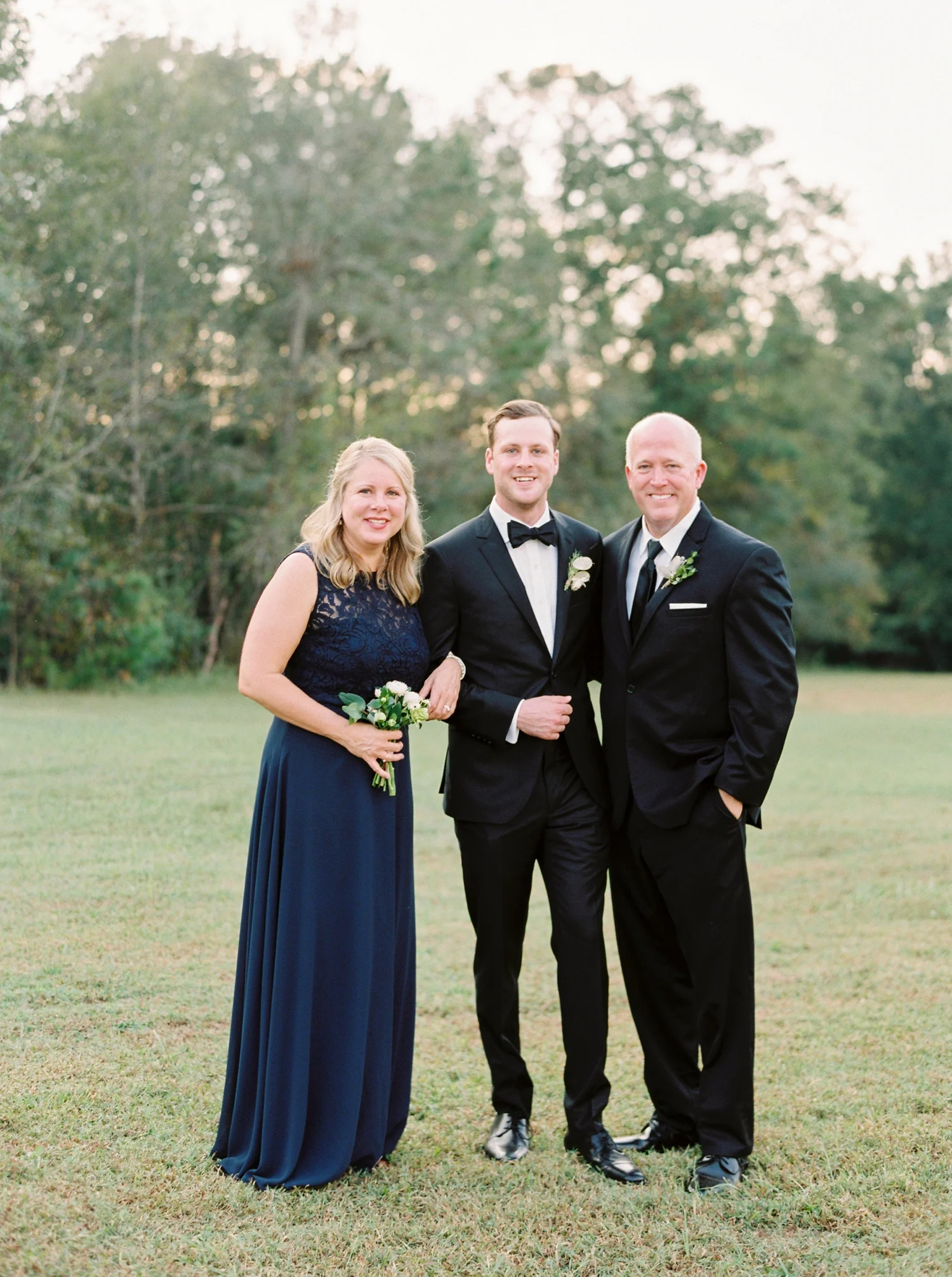 Calgary wedding photographers | georgia wedding photographers | fine art film | Justine Milton Photography | georgia wedding | family portraits | wedding party