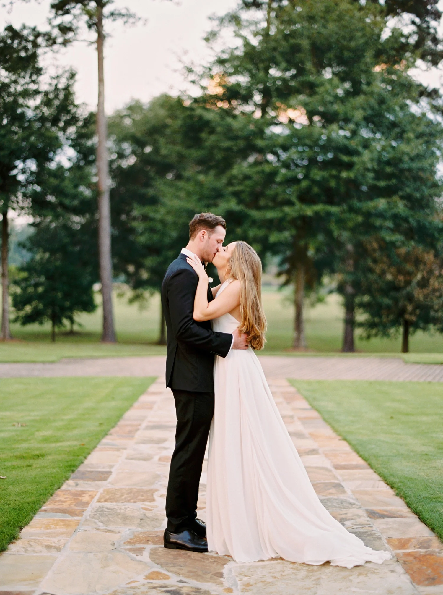 Calgary wedding photographers | georgia wedding photographers | fine art film | Justine Milton Photography | georgia wedding | bride and groom portraits | bouquet | pastel wedding inspiration