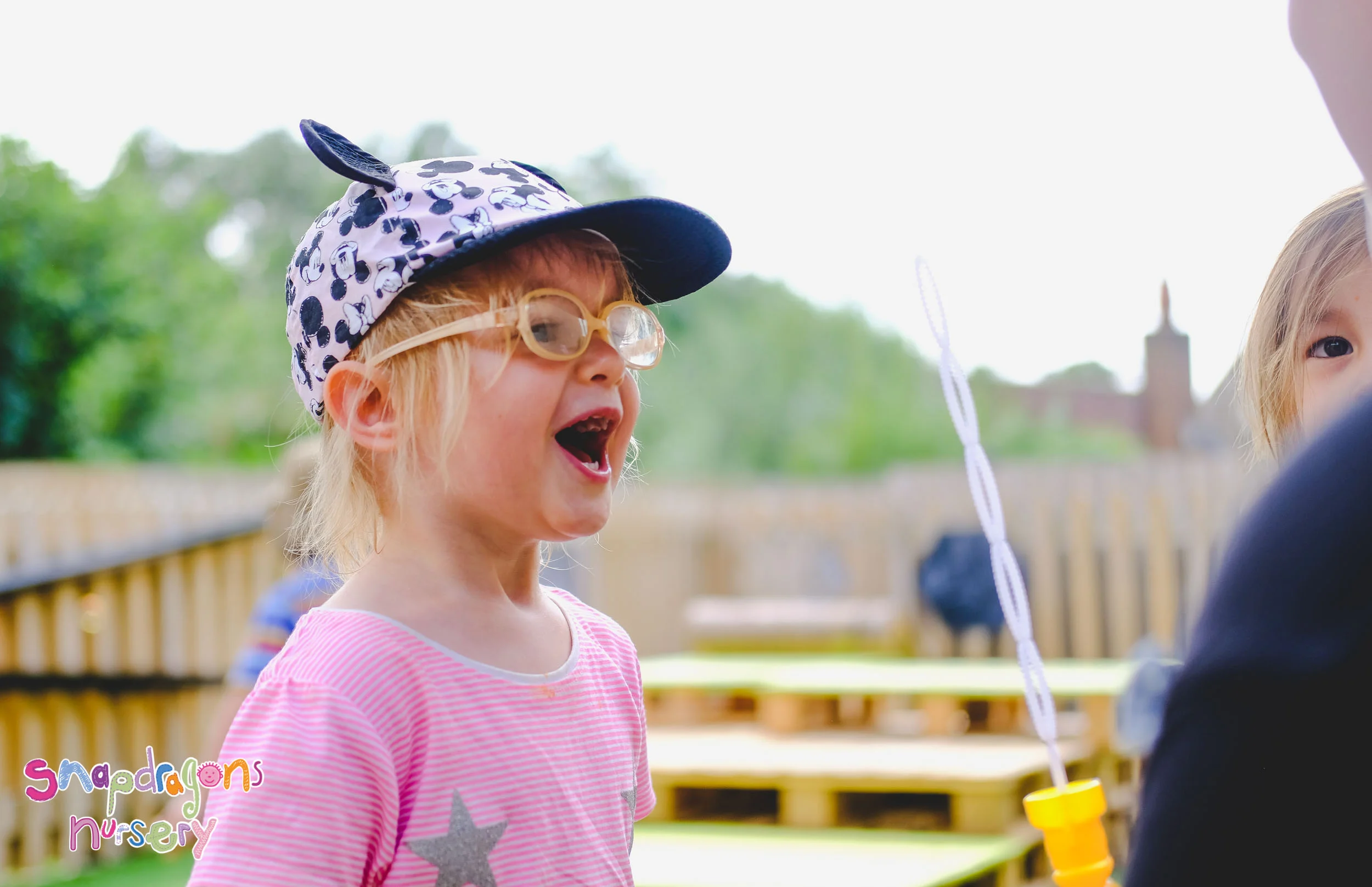 Toddlers - Blowing bubbles