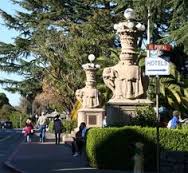 Jumbo and Pee-Wee welcome visitors to Sausalito