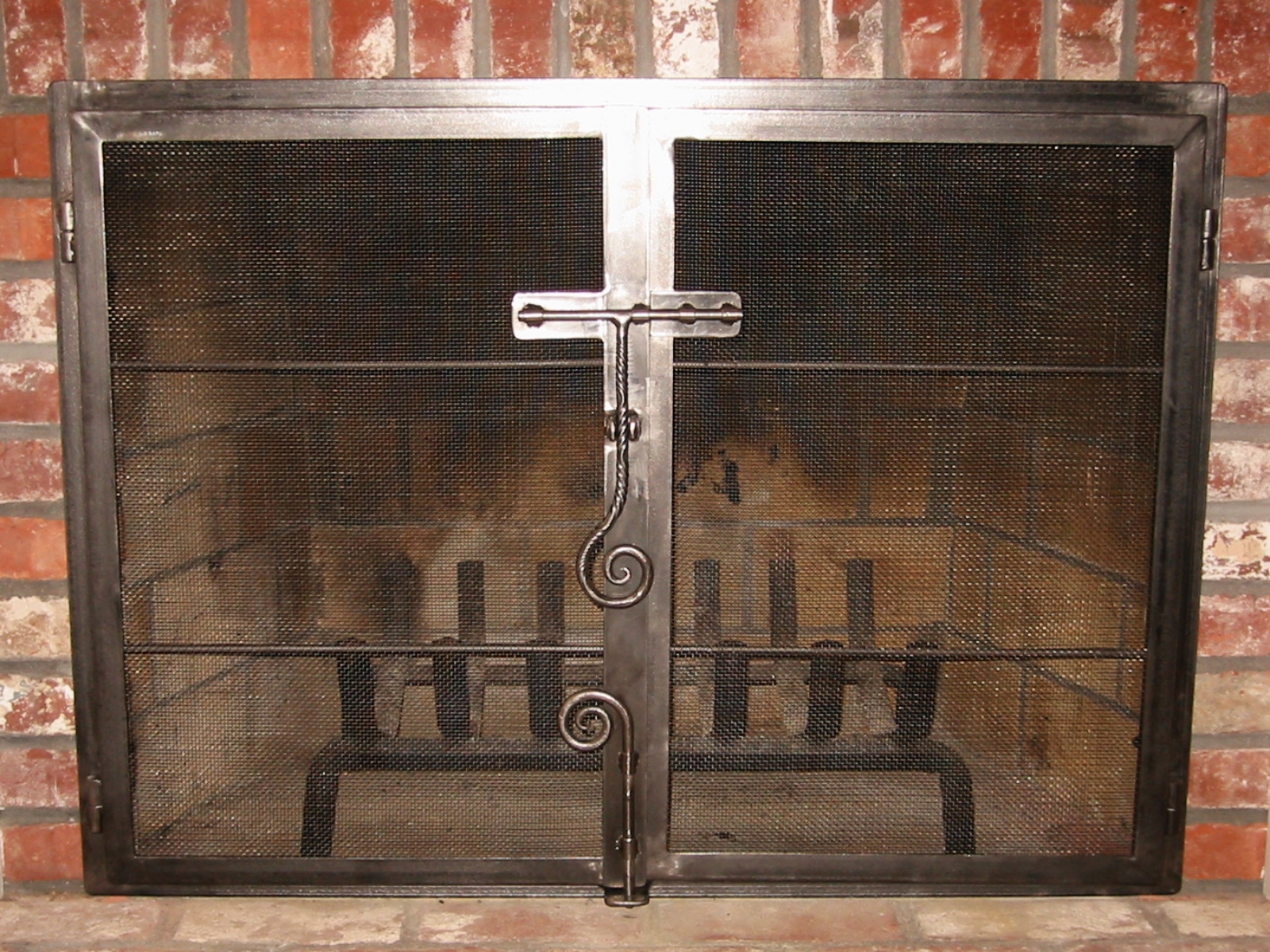 Simple Double-Door Firescreen