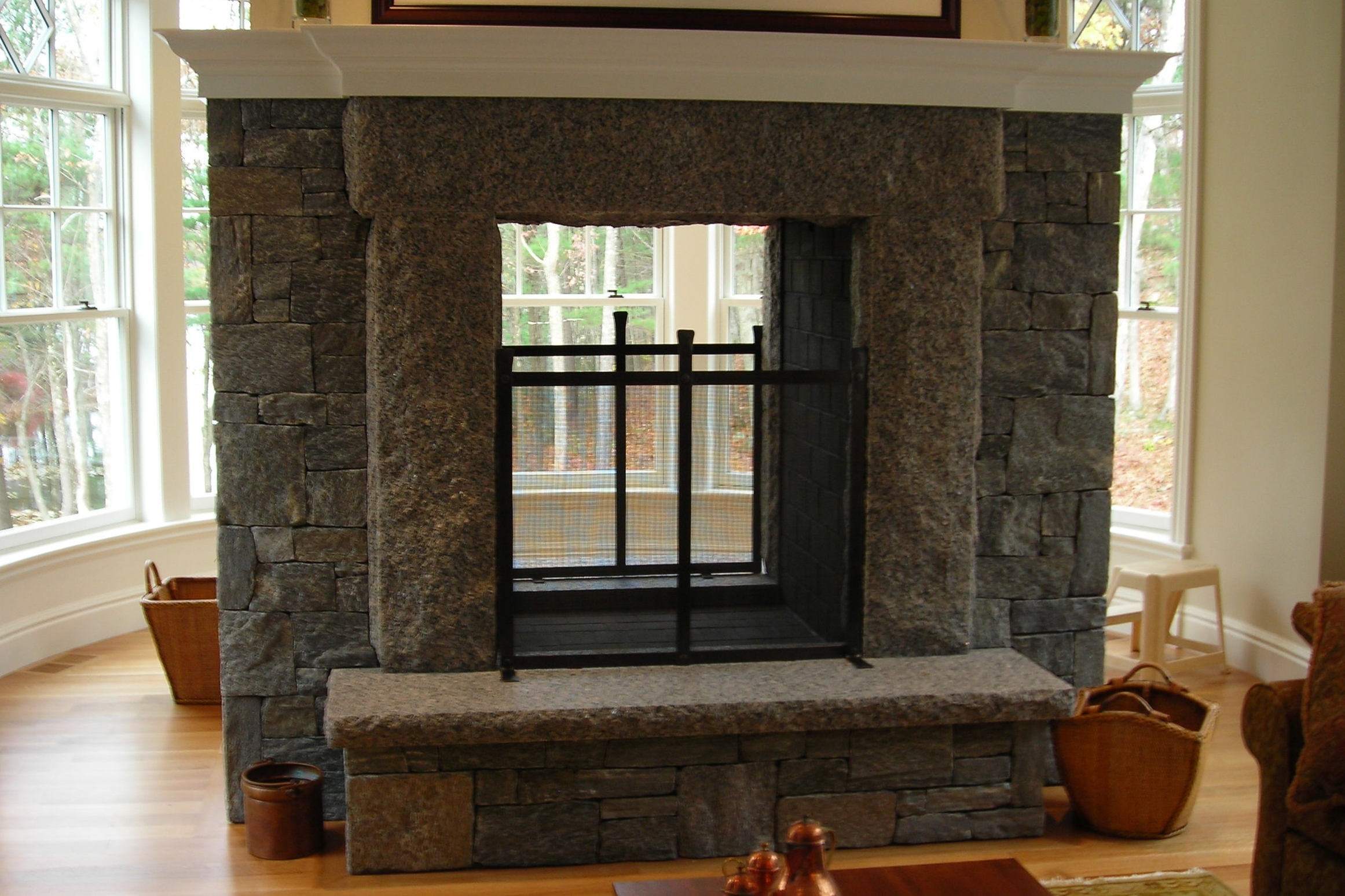 Two-Sided Fireplace with Two Free-Standing Firescreens