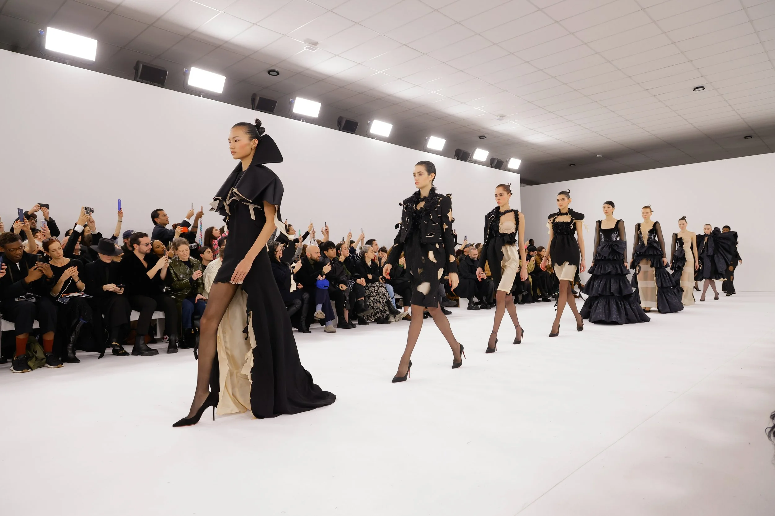 VIKTOR_ROLF_HC_SS24_FINAL 01.JPG