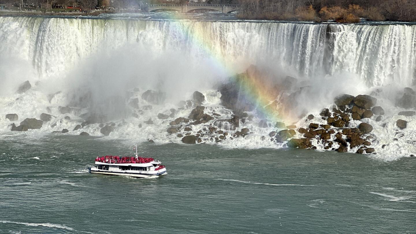 Loved our time in Toronto. Thank you, Canada, for your hospitality. #wethenorth #canada #toronto #torontoraptors #eatoncentre #foodieparadise #westonharbourcastle #niagrafalls