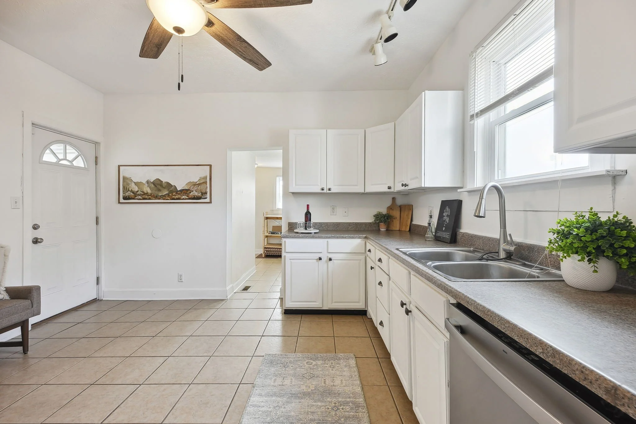 10-web-or-mls-259-e-jenkins-ave.jpg