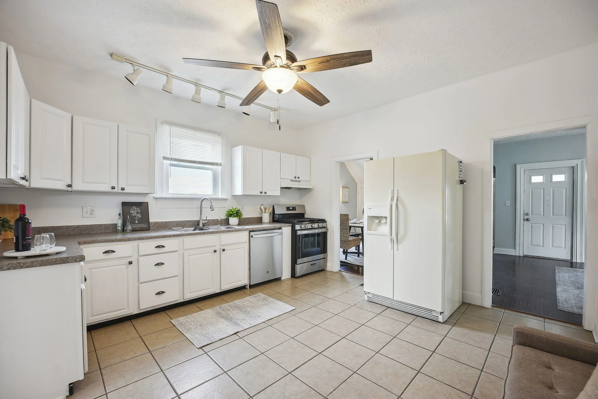 11-web-or-mls-259-e-jenkins-ave.jpg