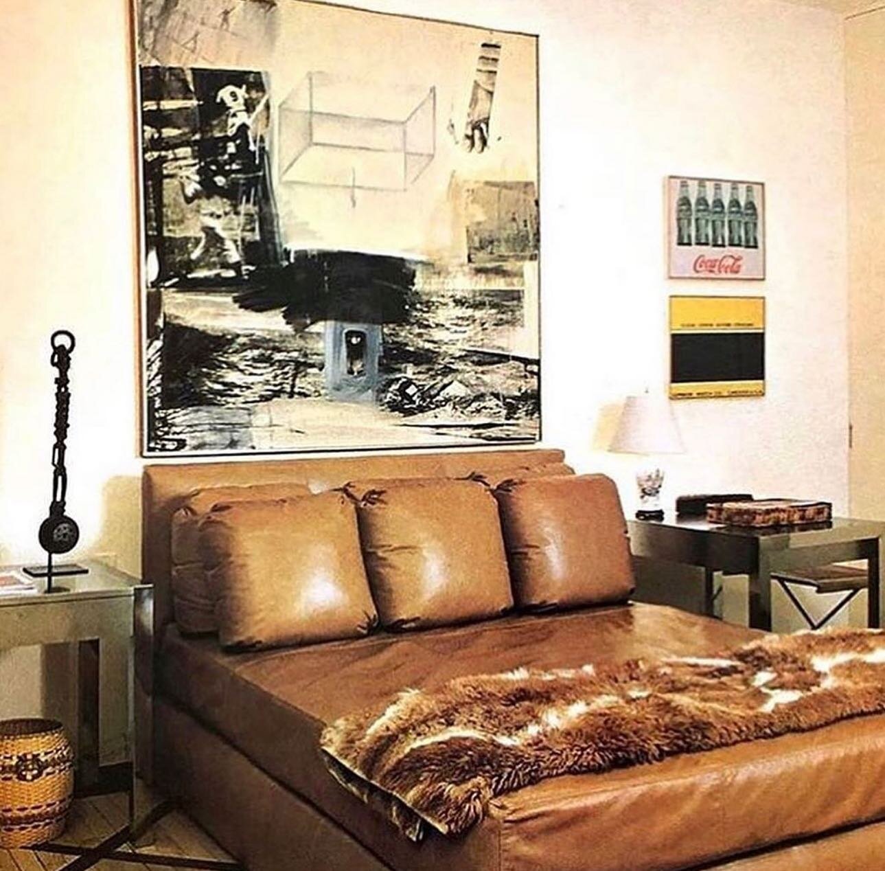 A little leather. #ThomasBritt&rsquo;s NYC apartment.

#thomasbrittinteriors #70sinteriors #designinspiration