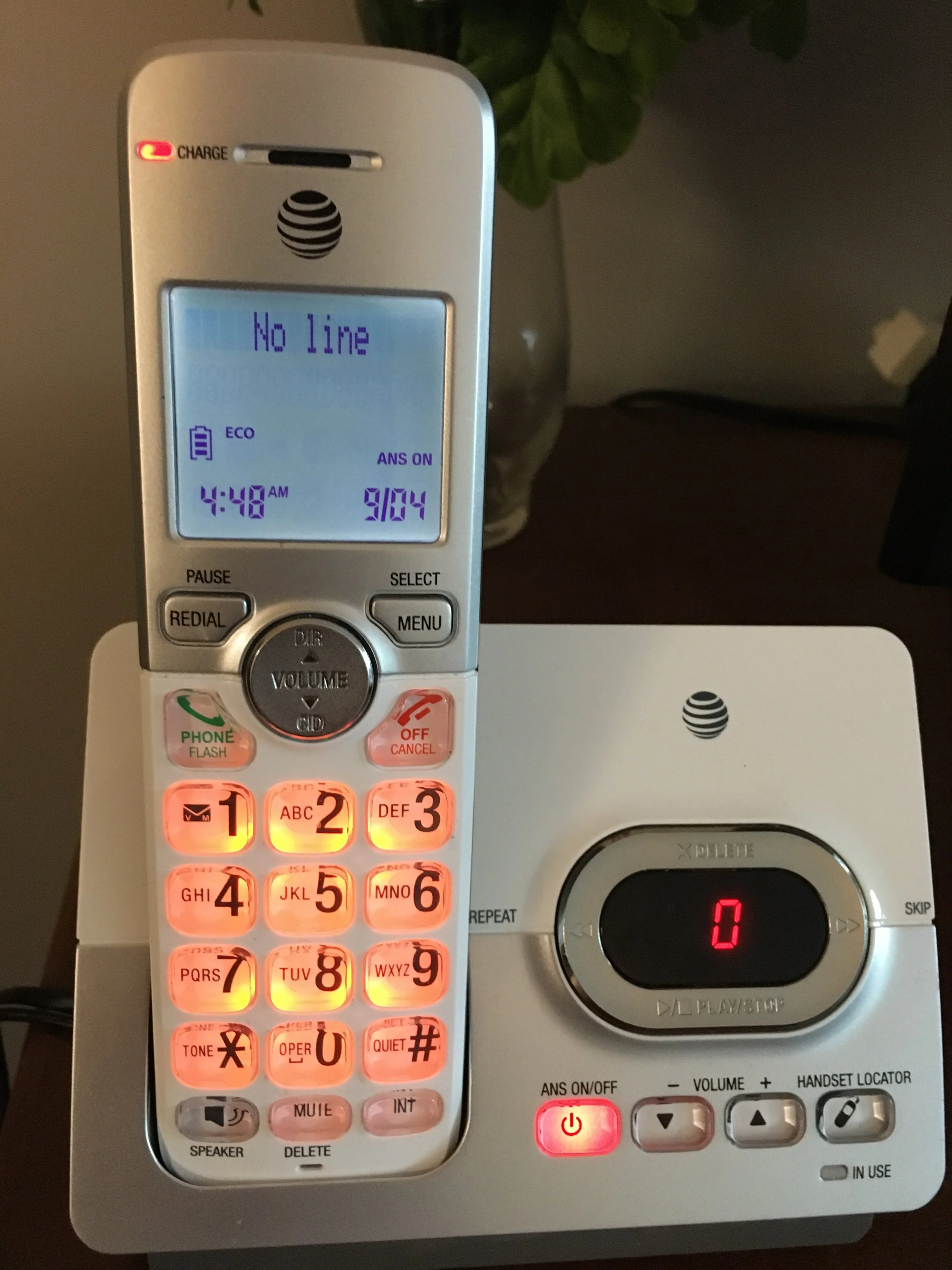 'No line' shown on Richard Fox's phone.