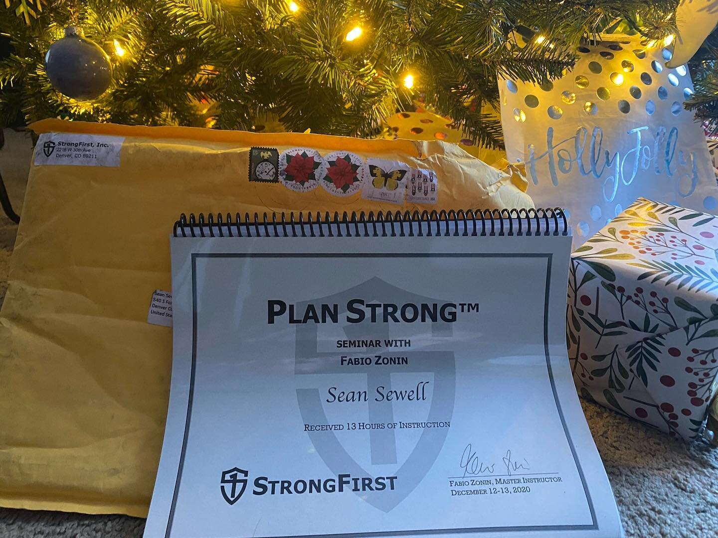 A nice Christmas present came today 😎💪
.
.
#strongfirst #alwayslearning #trainsmart #strengthandconditioning #strengthtoallandtoallagoodnight #planstrong #happyholidays