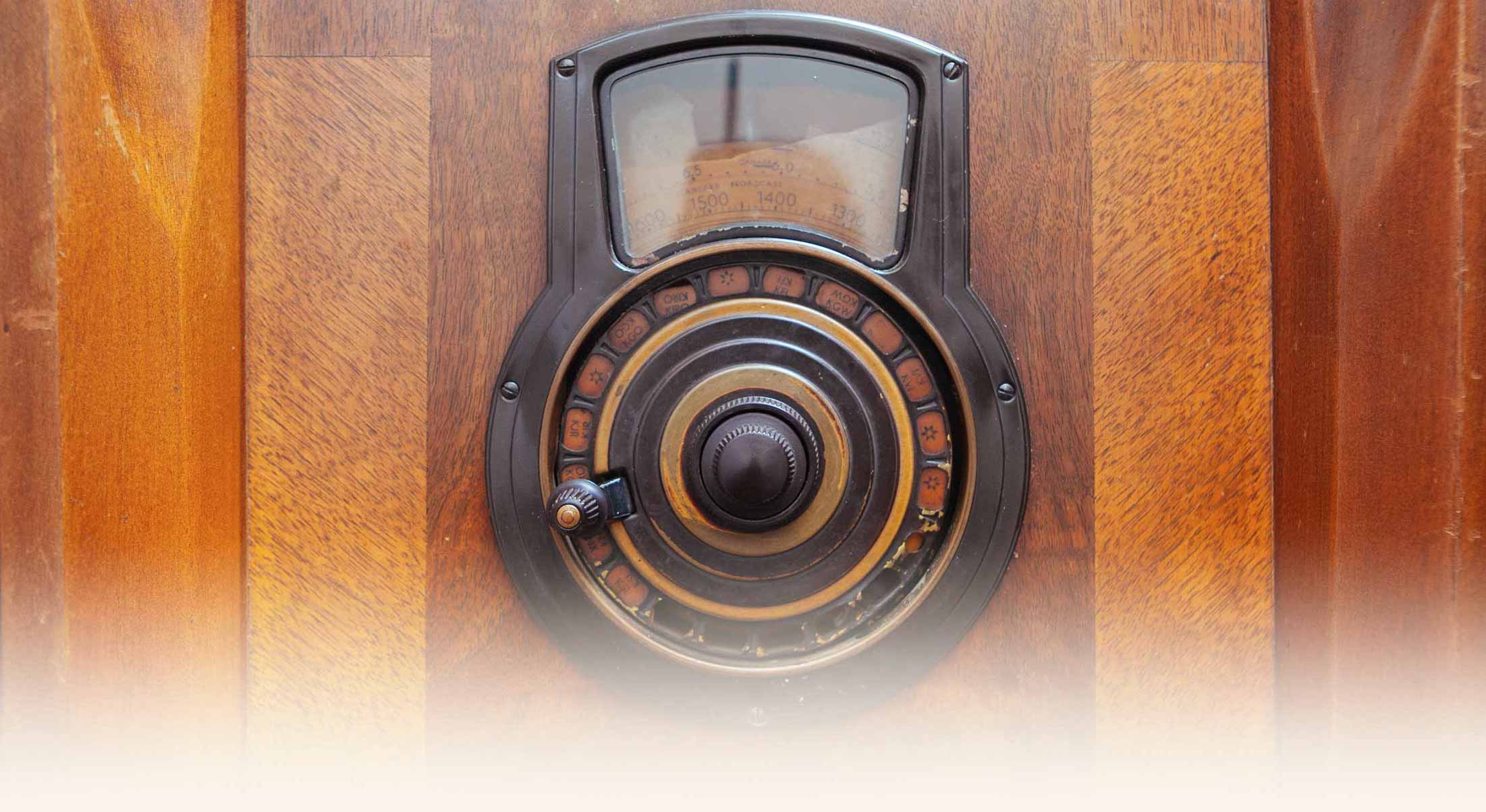 _delilah_home-brown-radio.jpg