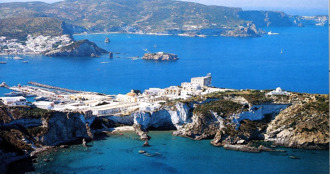 noleggio-gommoni-imbarcazioni-charter-ponza-nettuno-anzio-gaeta-circeo.jpg