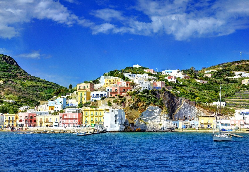 Ponza-photo-by-satifal-Fotolia.com_.jpg