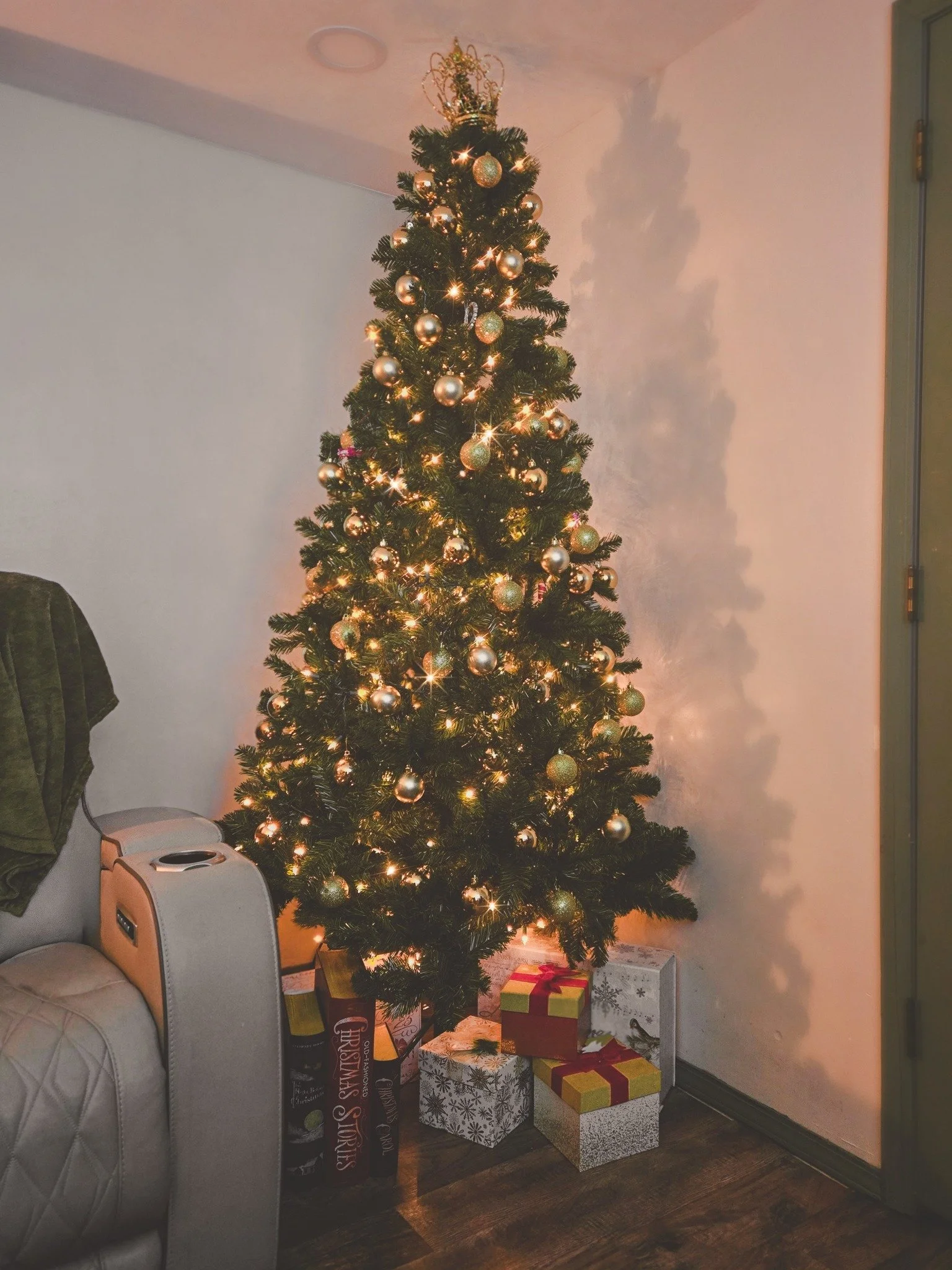 We're in the Christmas spirit over here 🎄🎁