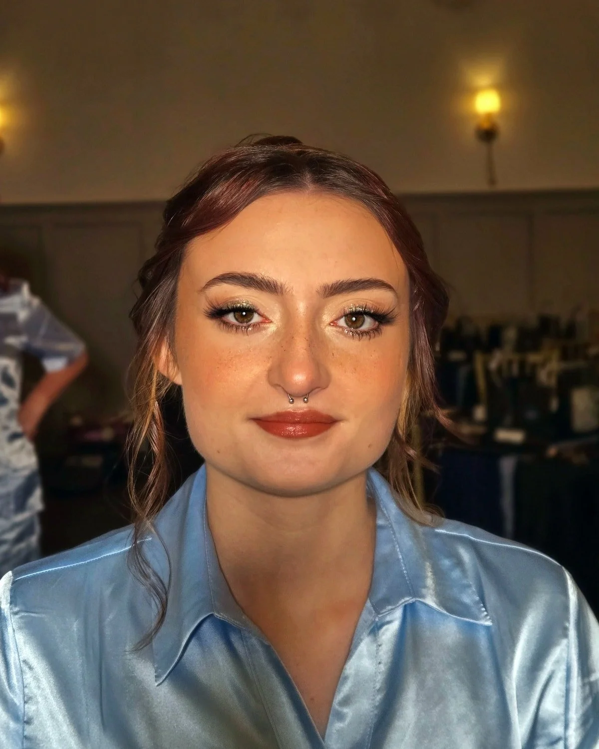 Such a unique wedding look and I'm obsessed! The glitter accent is just 🤌