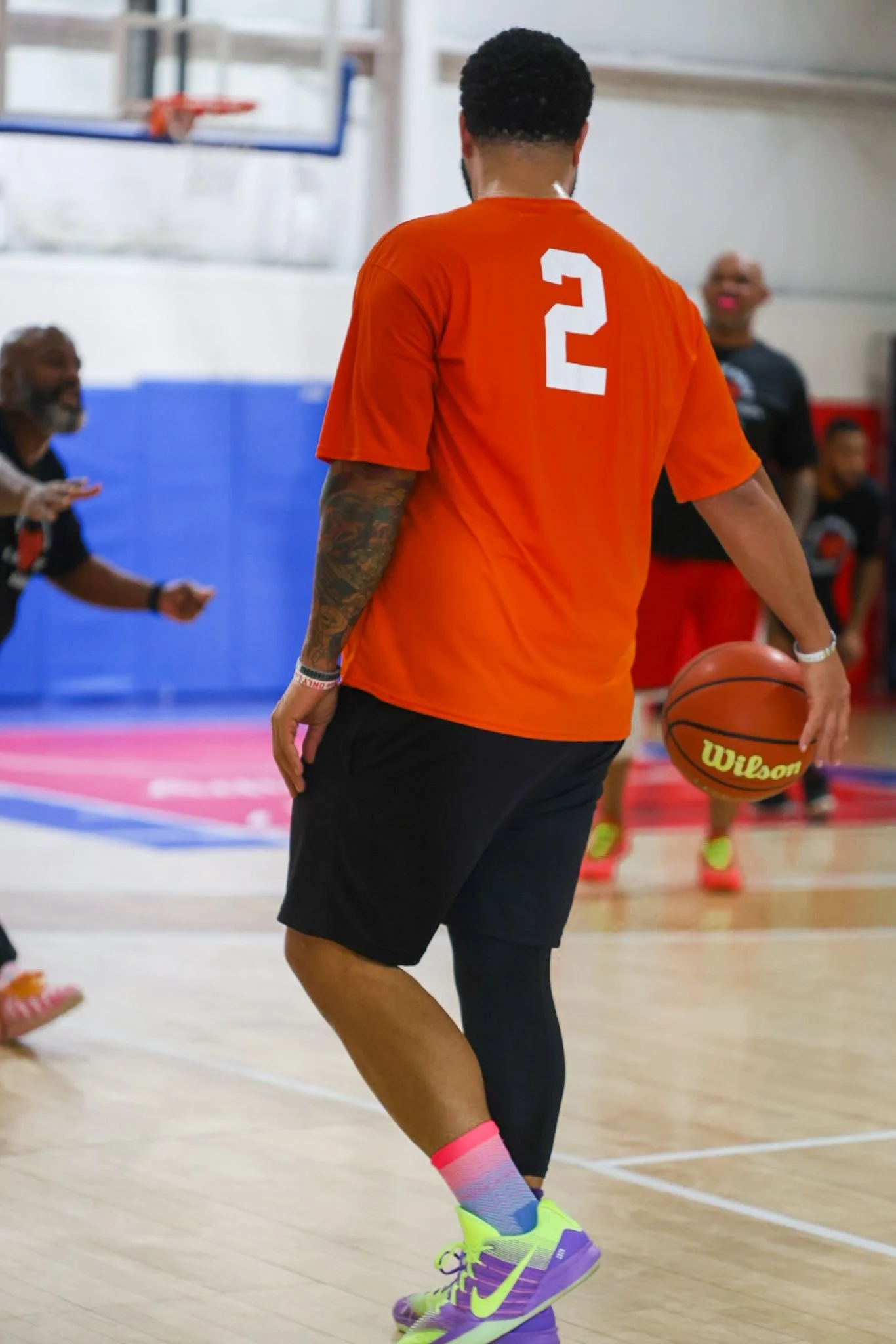 Took some pictures tonight but had to share this one of my husband 😘🏀