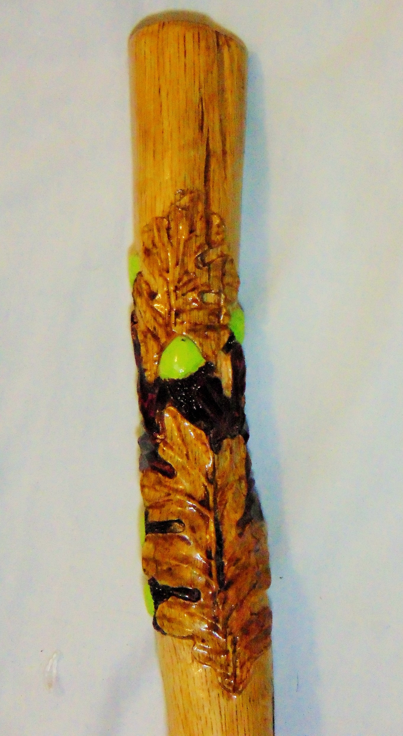 oak leaf handle detail