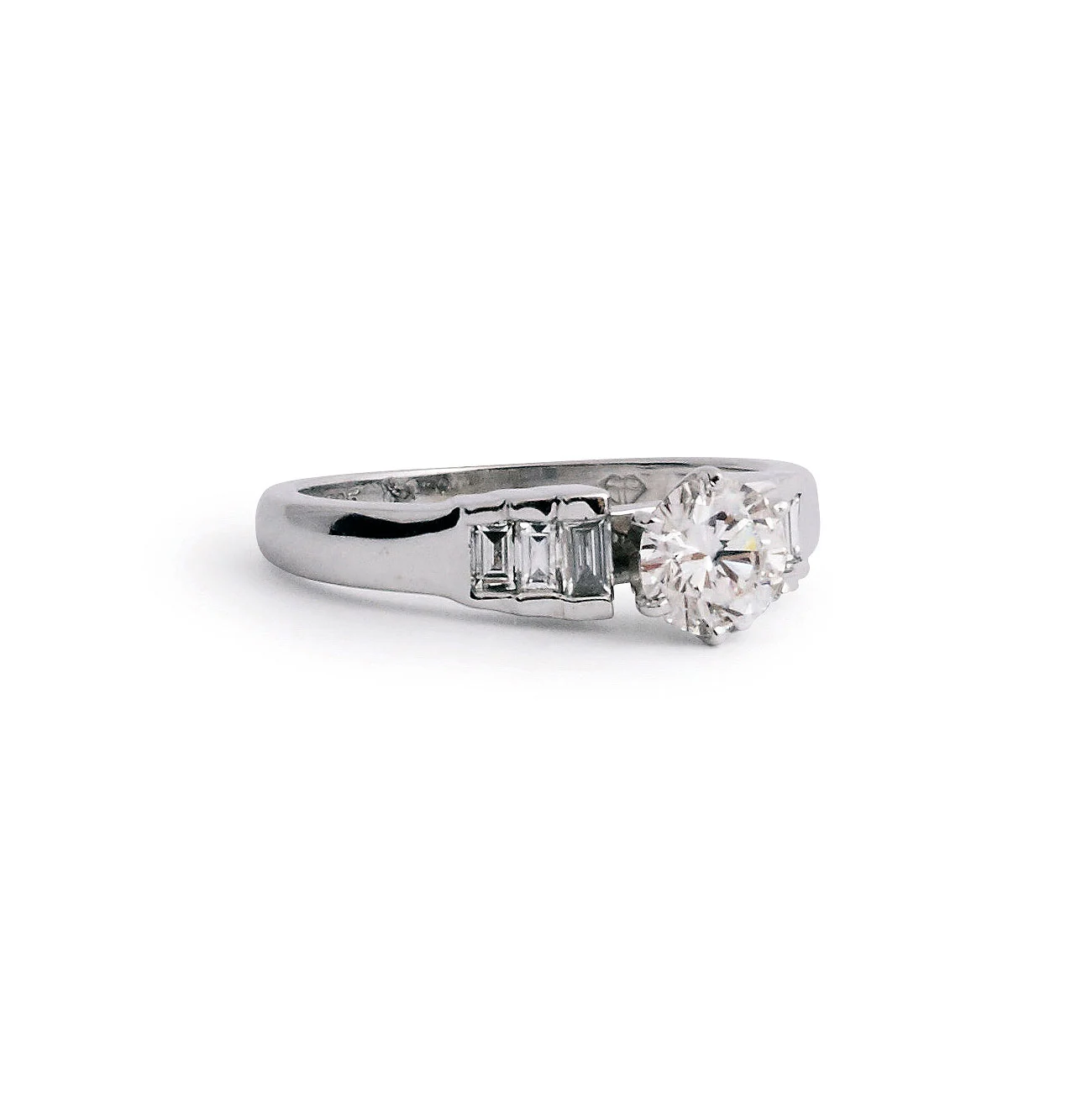 Round-Brilliant-Diamond-Engagement-Ring-With-Tapered-Baguettes-0316.jpg