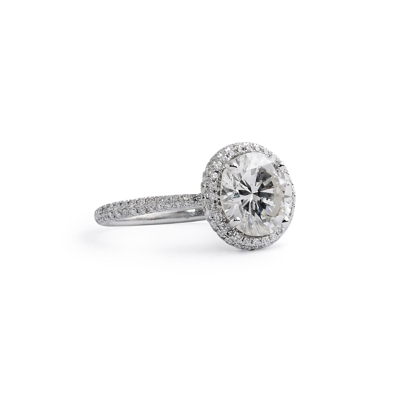 Round Brilliant Engagement Ring With Halo