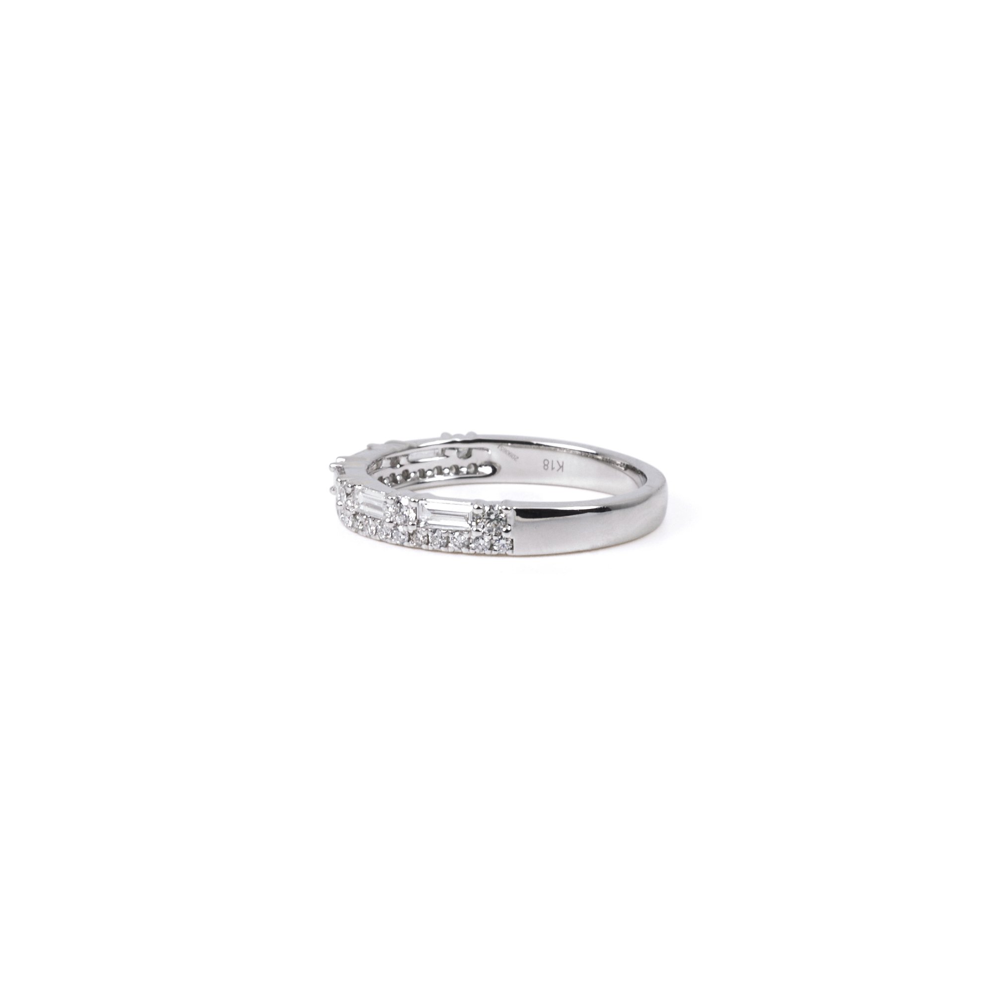 Round and Baguette Diamond Ring 3
