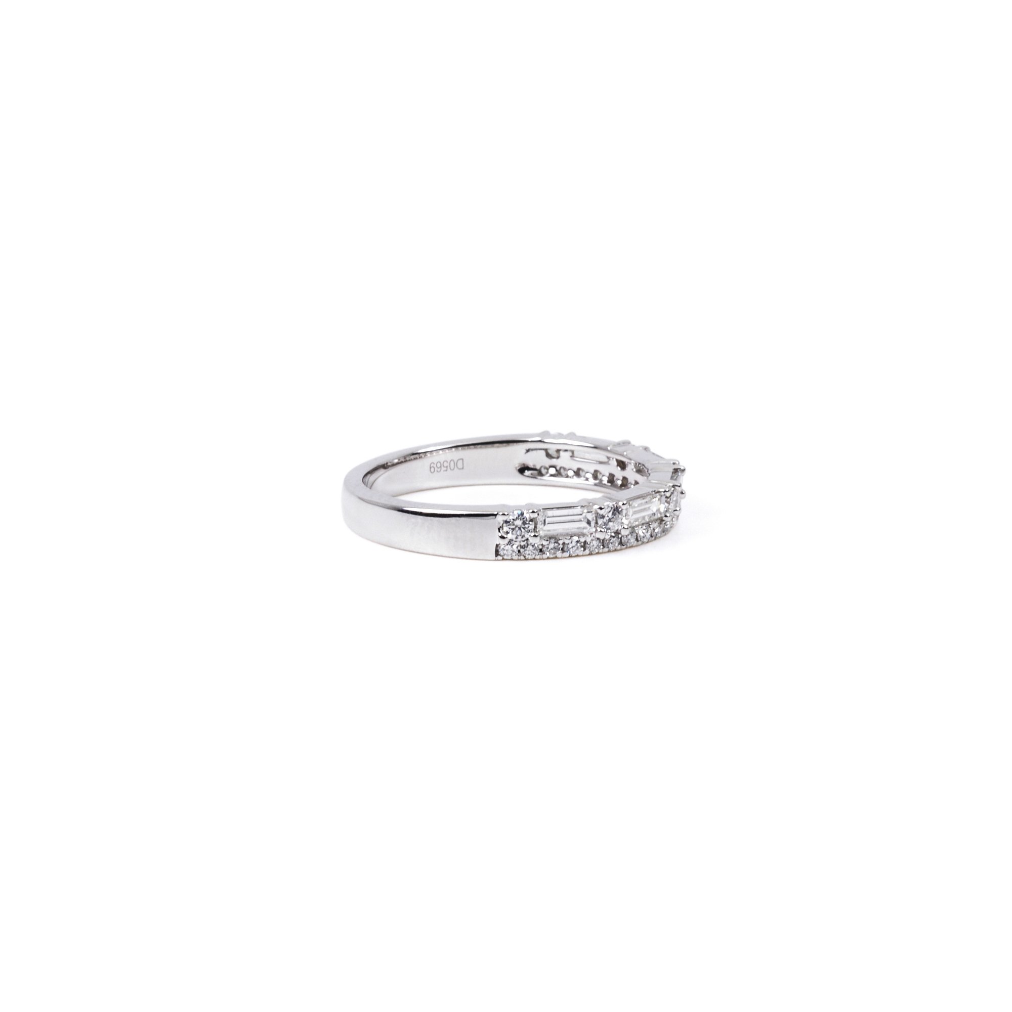 Round and Baguette Diamond Ring 2