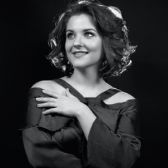 Alexandra Galla Headshot.jpeg