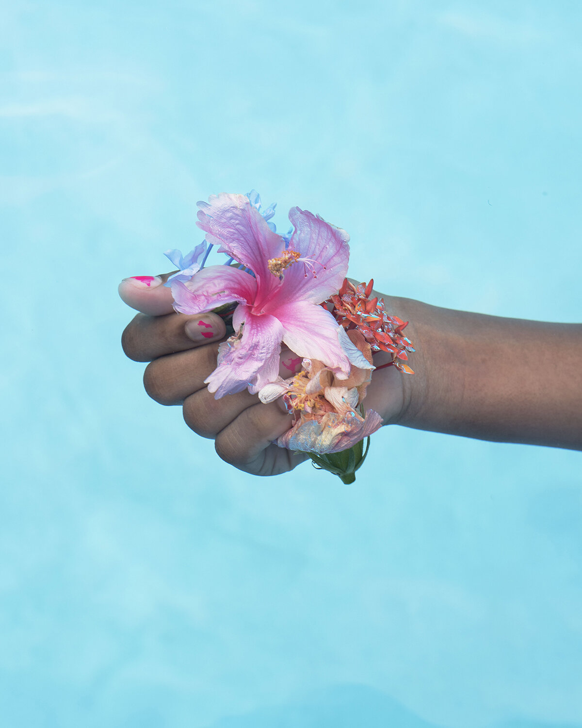 Holding_Flowers_1500.jpg