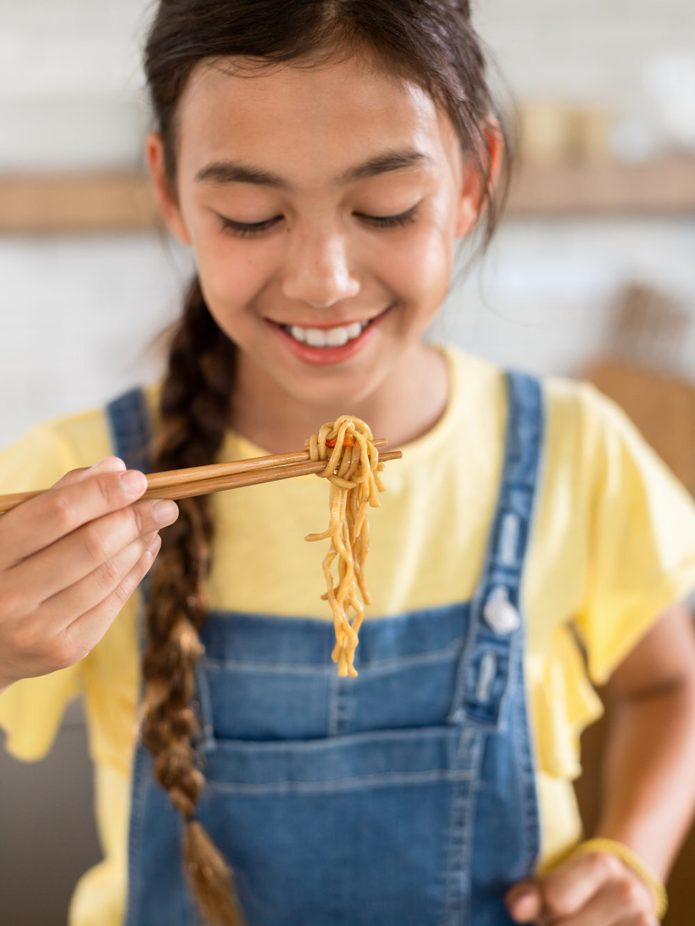 LL_ChickenYakisobaNoodles_Twisting_2438-V02.jpg