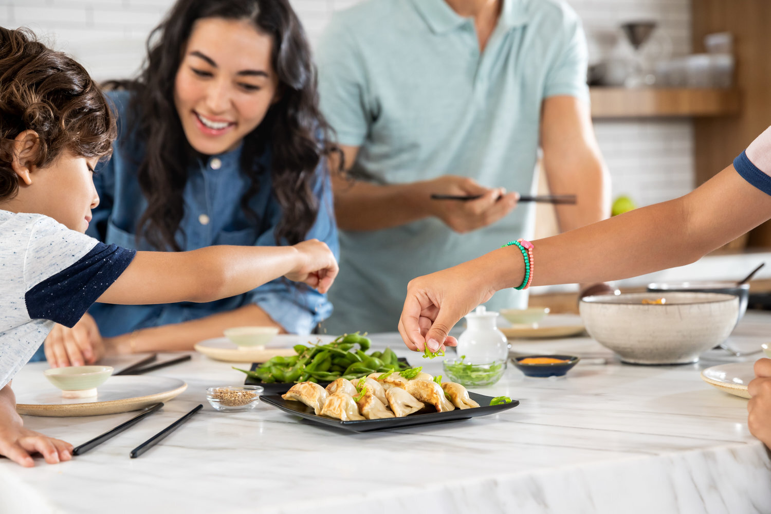 LL_Potstickers_Expressing_3130-V02.jpg