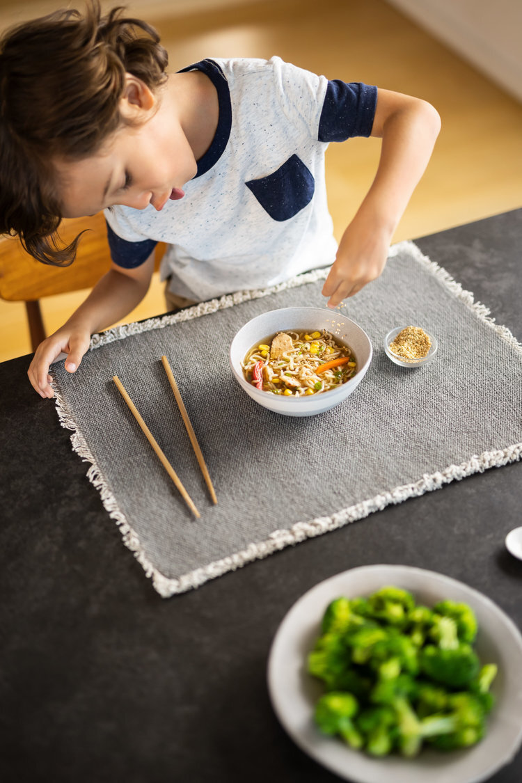 LL_ShoyuChickenRamen_Playing_4370-V02.jpg