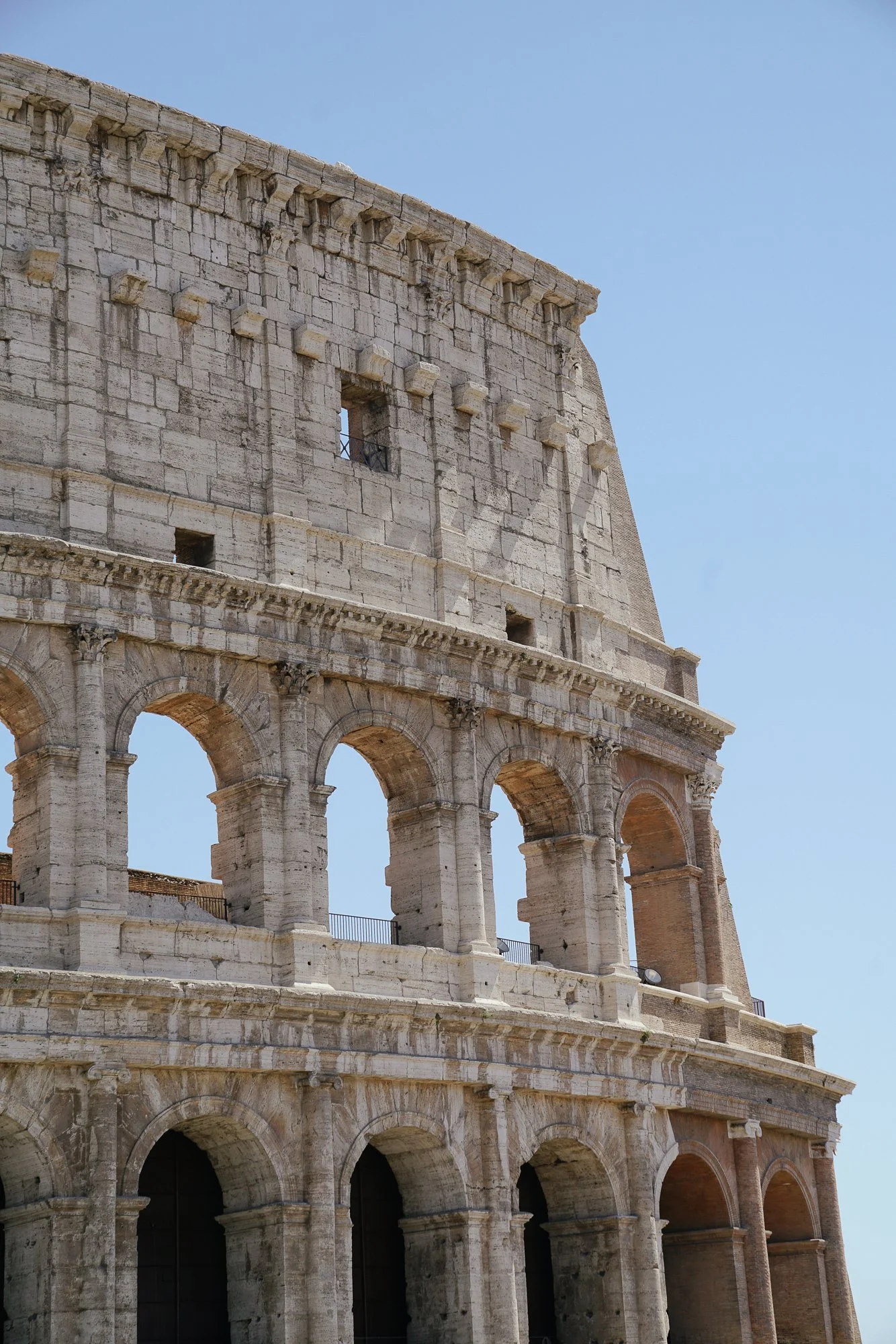 CHS0030_Sapphire Seven_Rome_Colleseum-1.jpg