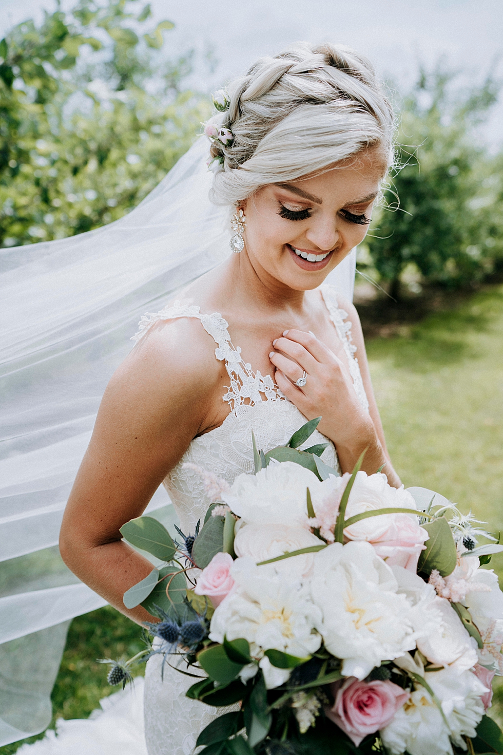  Exquisite southern bride with handpicked bouquet for this spring wedding at Huber’s orchard and winery in Louisville Kentucky. Huber’s orchard and winery spring wedding Louisville Kentucky wedding photography by Lauren outdoor wedding ceremony south