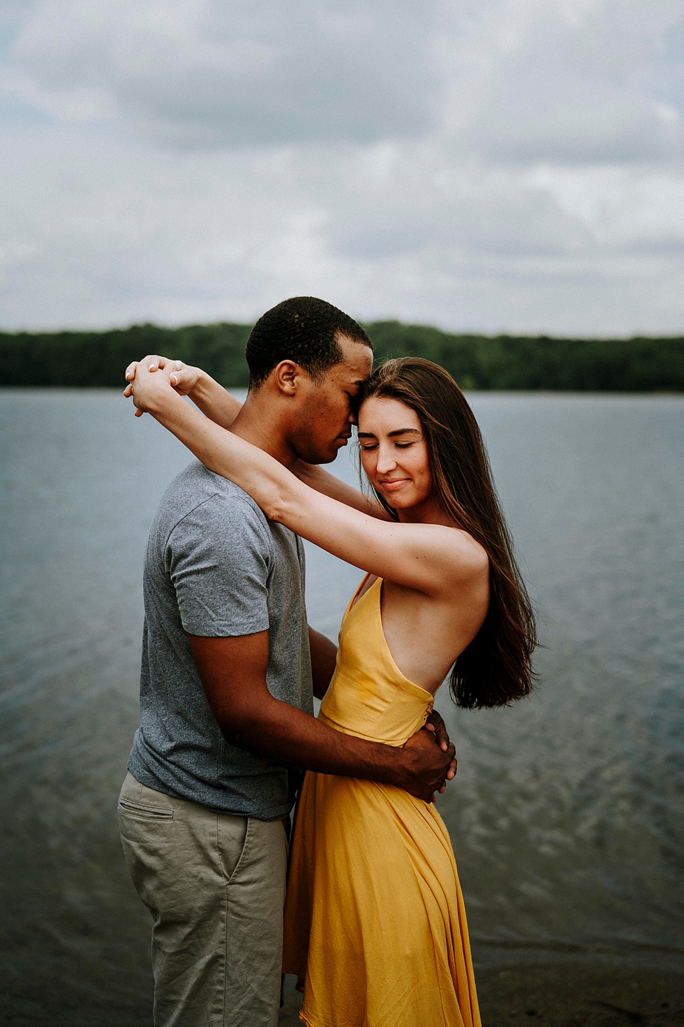  engagement photo shoot simplistic engagement session deam lake pop of color comfortable together engaged couple #engagementphotographer #louisvilleengagementphotographer #kentuckyengagmentphotographer #kentuckyengagments #engagementshoot #loveisinth