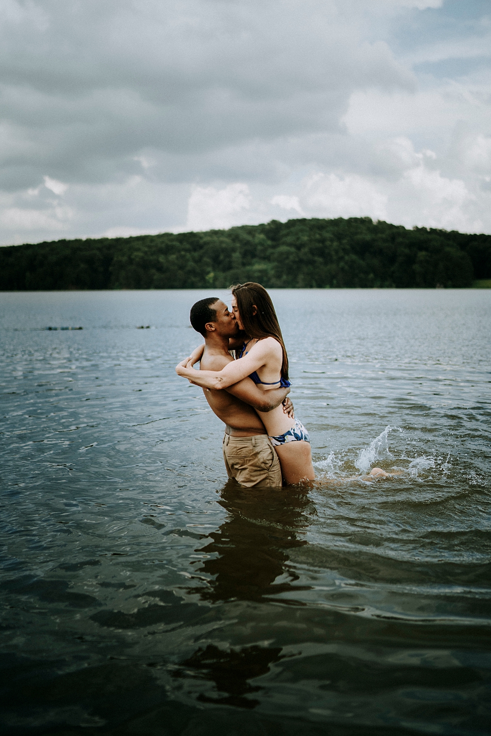  water hug engagement session blue printed swim suit natural lighting and elements water ripple  #engagementphotographer #louisvilleengagementphotographer #kentuckyengagmentphotographer #kentuckyengagments #engagementshoot #loveisintheair 