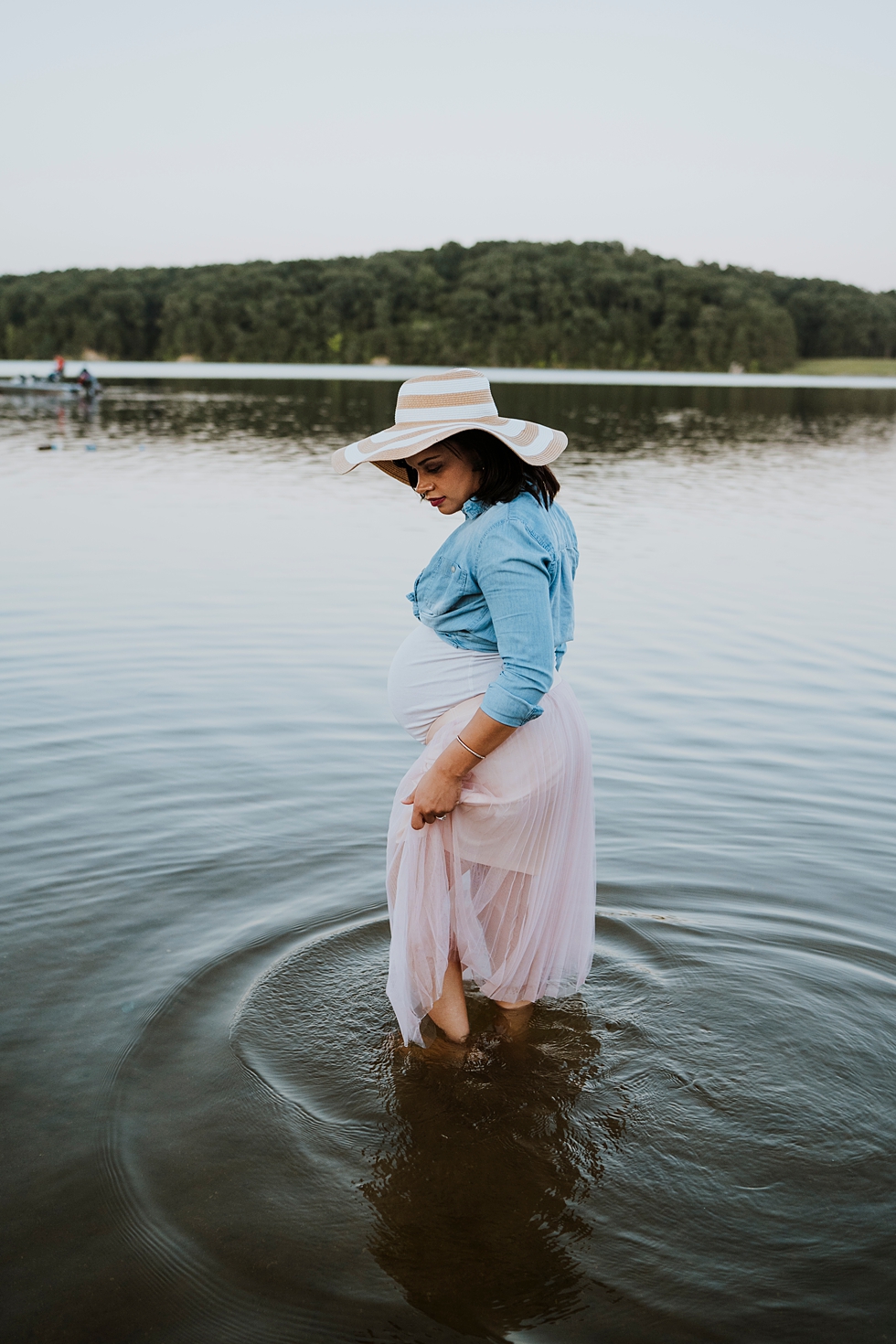  RIPPLES IN THE WATER MATERNITY PHOTO SHOOT MAMMA TO BE MATERNITY PHOTOGRAPHER CINCINNATI PHOTOGRAPHER #photographer #maternityphotos #pregnancy #babybump #maternityphotoshoot #cincinnatiphotographer #louisvillephotographer 