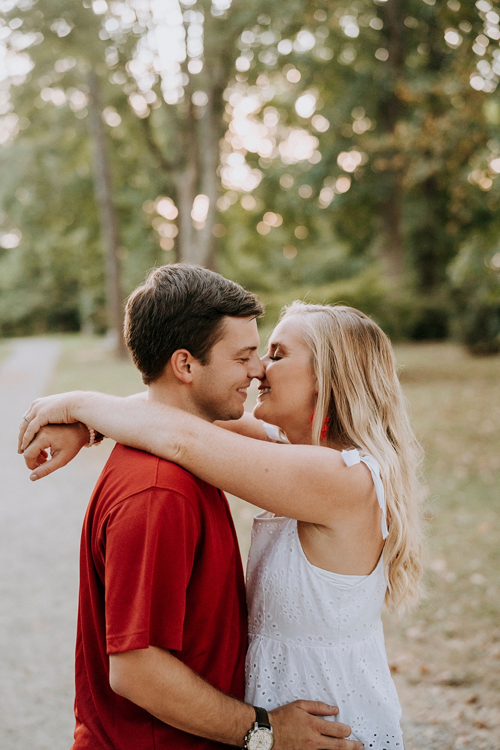  Engaged couple shares kiss on the forest in casual attire #engagementphotographer #bernheimforest #engagementgoals #kentuckyengagementphotographer #kentuckyphotographer #engagementsession #photographyanddesignbylauren 