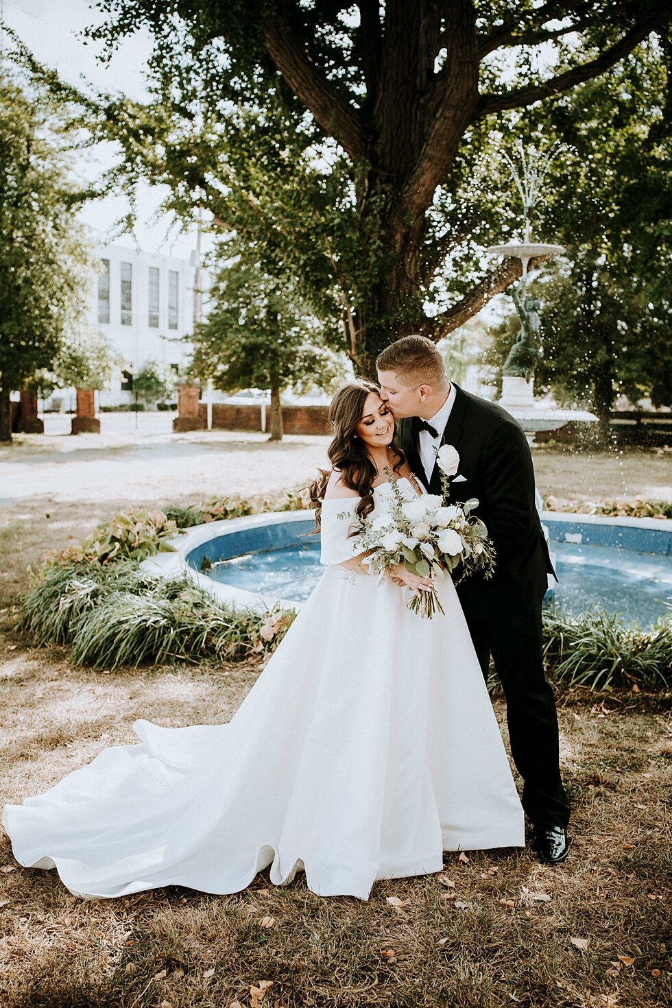  Portraits just before the ceremony #weddinggoals #weddingphotographer #married #ceremonyandreception #kentuckyphotographer #indianaphotographer #louisvillephotographer #weddingphotos #husbandandwife #romanticceremony #weddingday #weddingdayphotograp