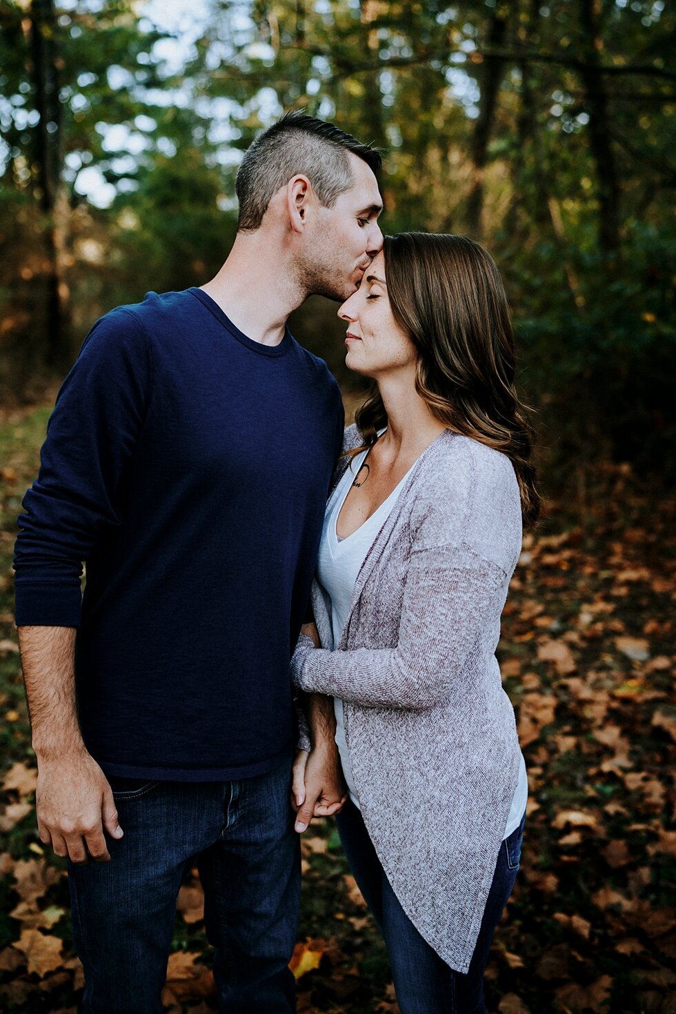  Tender kiss on the forehead between this engaged couple #engagementgoals #engagementphotographer #engaged #outdoorengagement #kentuckyphotographer #indianaphotographer #louisvillephotographer #engagementphotos #savethedatephotos #savethedates #engag