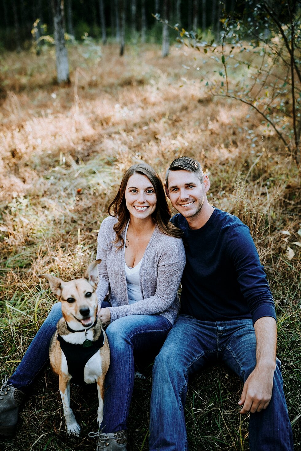  Sometimes an engagement involves more than just the couple. This cute pup joined us as the best man #engagementgoals #engagementphotographer #engaged #outdoorengagement #kentuckyphotographer #indianaphotographer #louisvillephotographer #engagementph