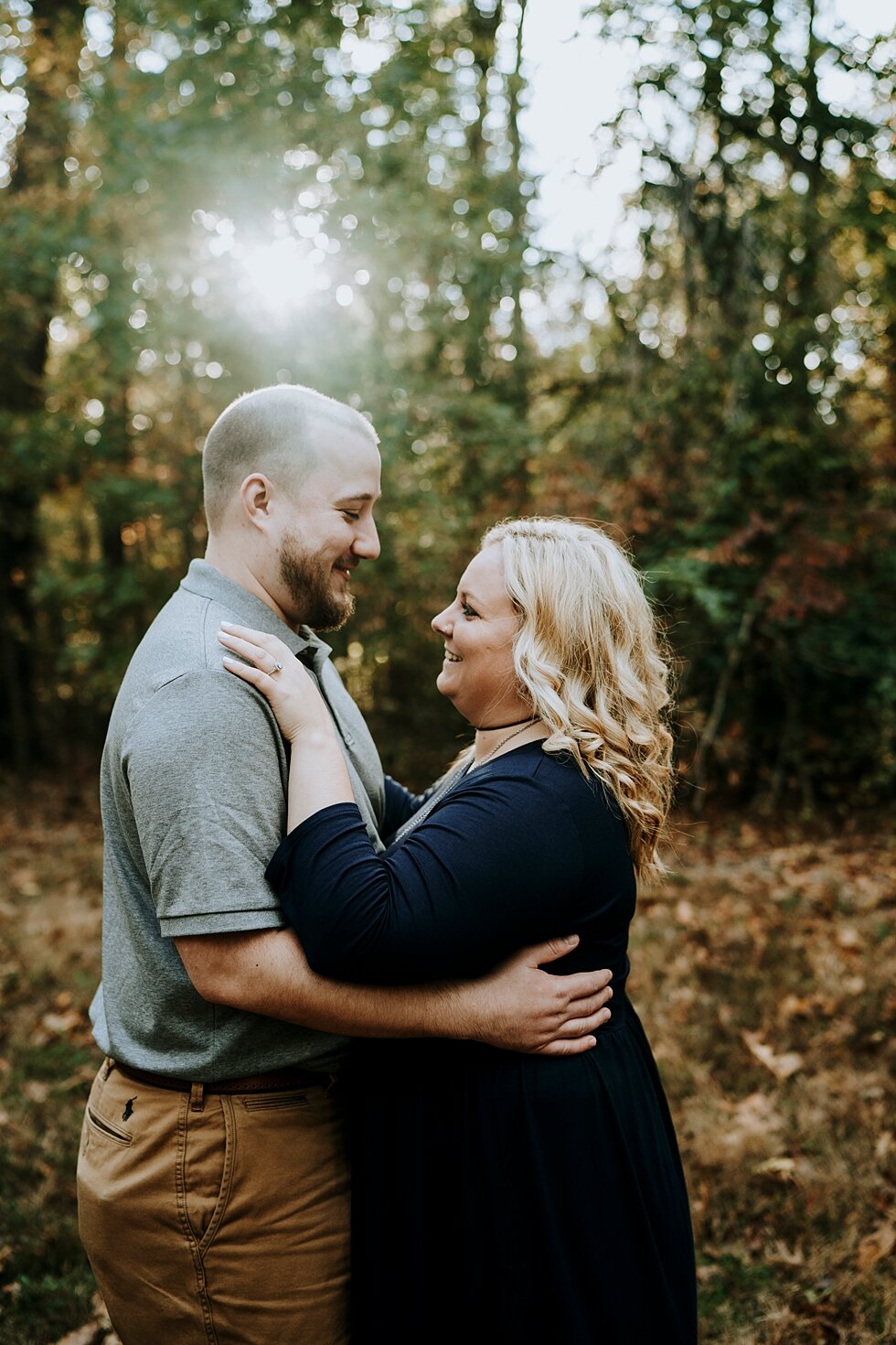 Looking deep into each others eyes #engagementgoals #engagementphotographer #engaged #outdoorengagement #kentuckyphotographer #indianaphotographer #louisvillephotographer #engagementphotos #savethedatephotos #savethedates #engagementphotography #pho