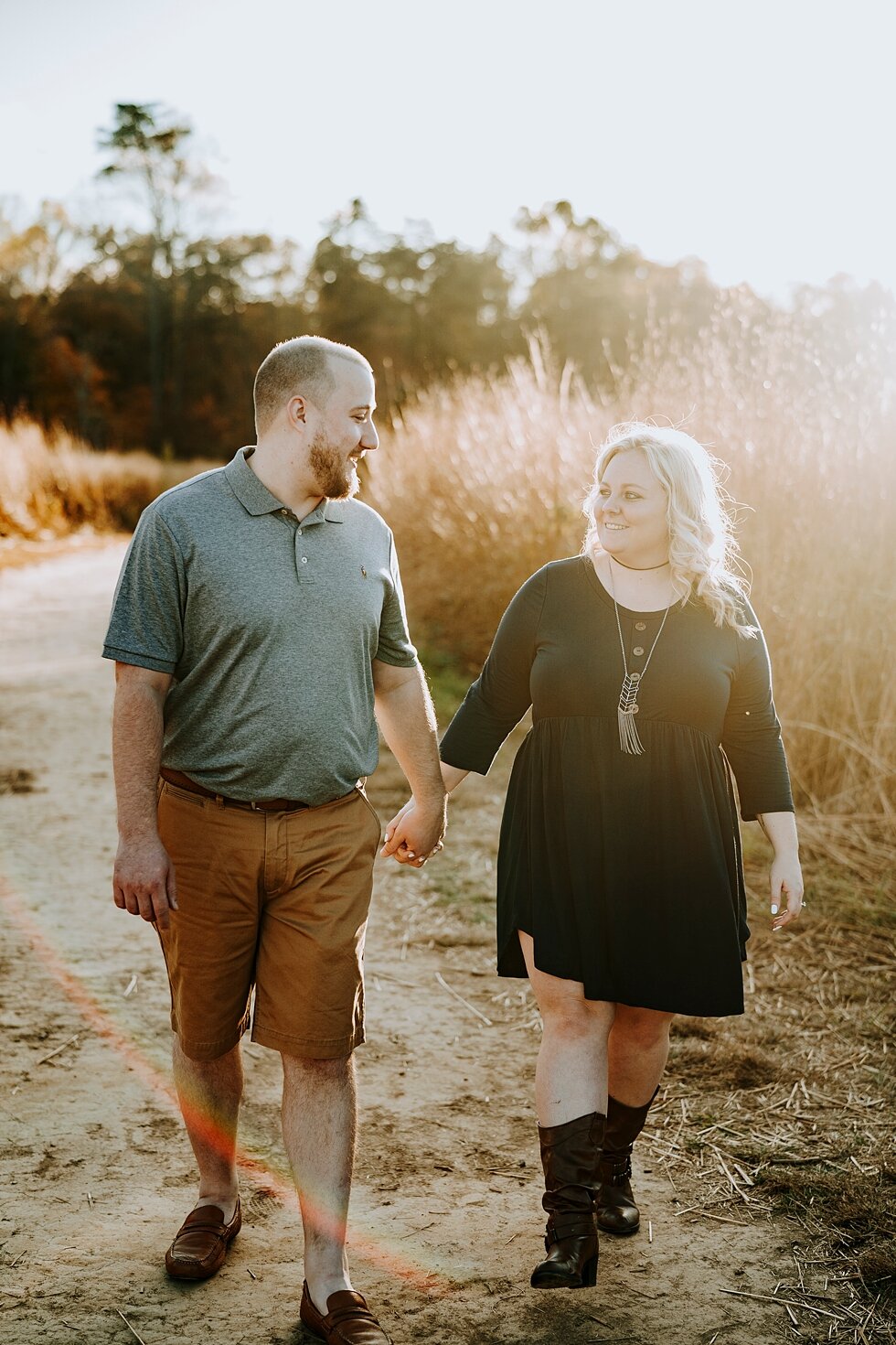  Lovely fall photo session with this engaged couple walking hand in hand #engagementgoals #engagementphotographer #engaged #outdoorengagement #kentuckyphotographer #indianaphotographer #louisvillephotographer #engagementphotos #savethedatephotos #sav