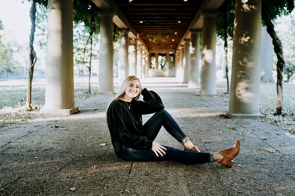  Monumental moments captured before high school graduation #seniorgoals #seniorphotographer #graduationprep #outdoorphotosession #kentuckyphotographer #indianaphotographer #louisvillephotographer #classof2020photos #classof2020 #congratulationssenior