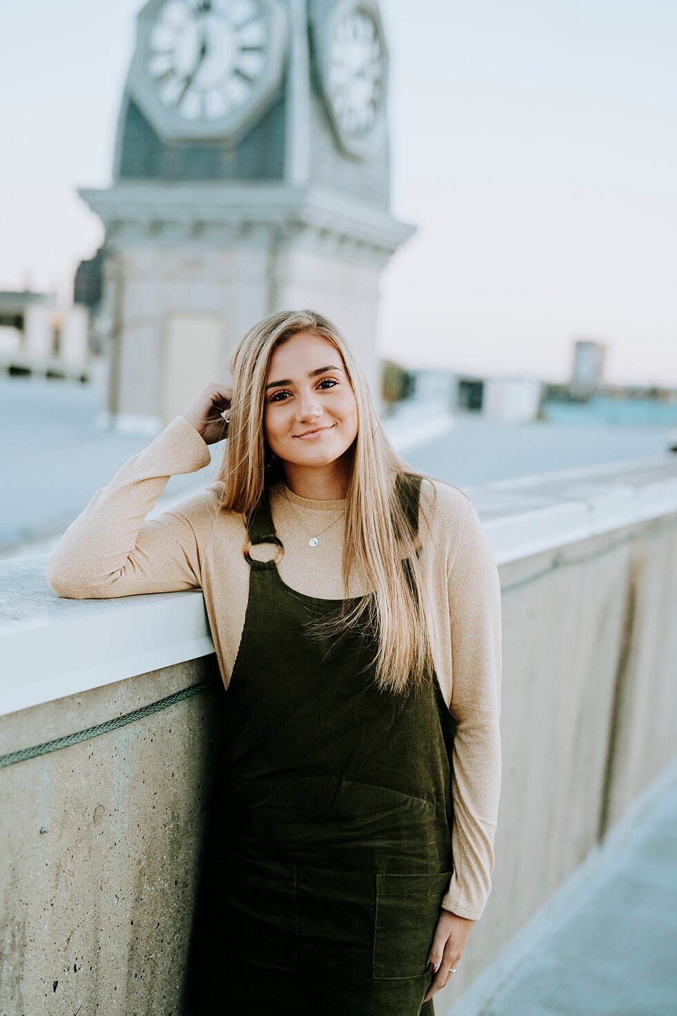  Photos in front of large clock celebrating this special senior #seniorgoals #seniorphotographer #graduationprep #outdoorphotosession #kentuckyphotographer #indianaphotographer #louisvillephotographer #classof2020photos #classof2020 #congratulationss