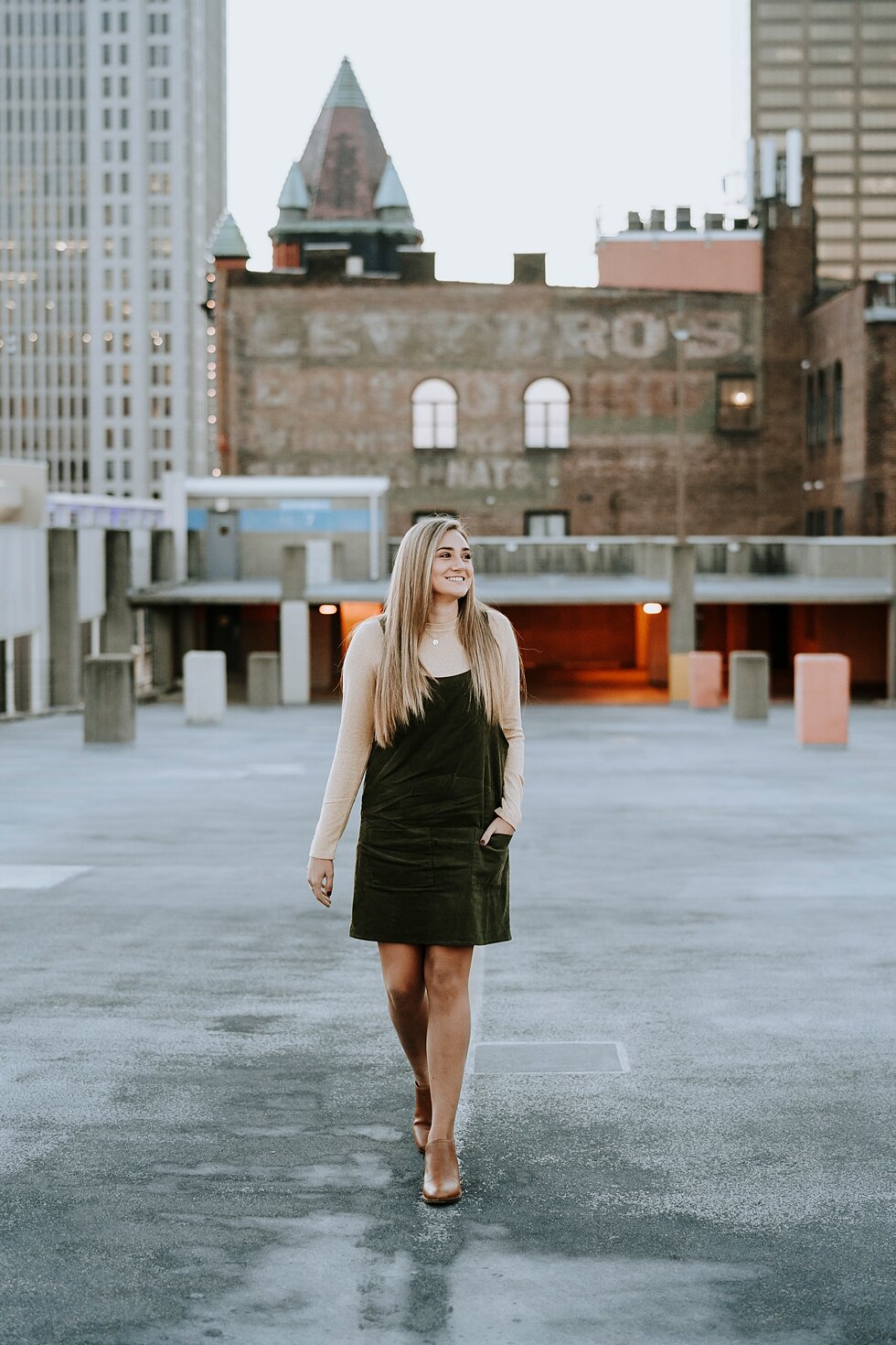  City photo for this senior from the class of 2020 #seniorgoals #seniorphotographer #graduationprep #outdoorphotosession #kentuckyphotographer #indianaphotographer #louisvillephotographer #classof2020photos #classof2020 #congratulationssenior #indivi