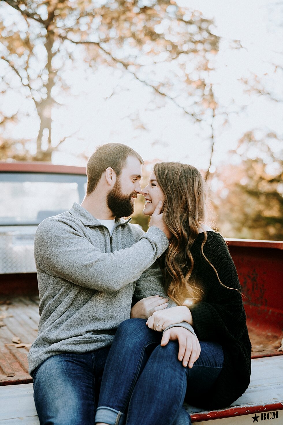  Bride and groom to be share a kiss on the back of this red truck! #engagementgoals #engagementphotographer #engaged #outdoorengagement #kentuckyphotographer #indianaphotographer #louisvillephotographer #engagementphotos #savethedatephotos #savetheda