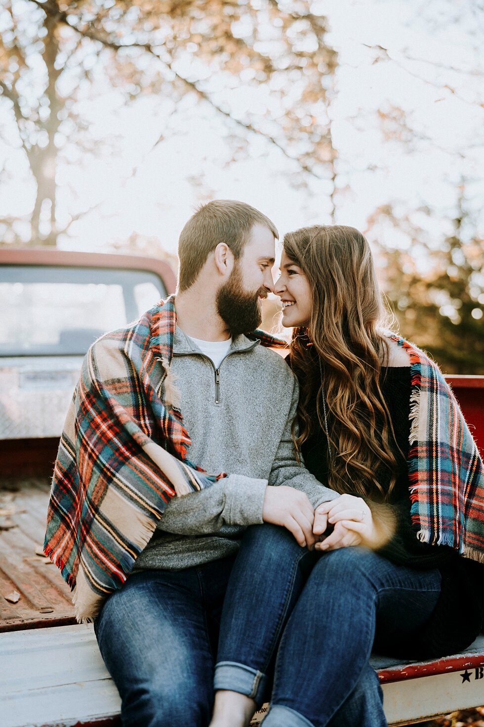  Getting cozy together in the bed of this truck, this engaged couple could not have been cuter! #engagementgoals #engagementphotographer #engaged #outdoorengagement #kentuckyphotographer #indianaphotographer #louisvillephotographer #engagementphotos 