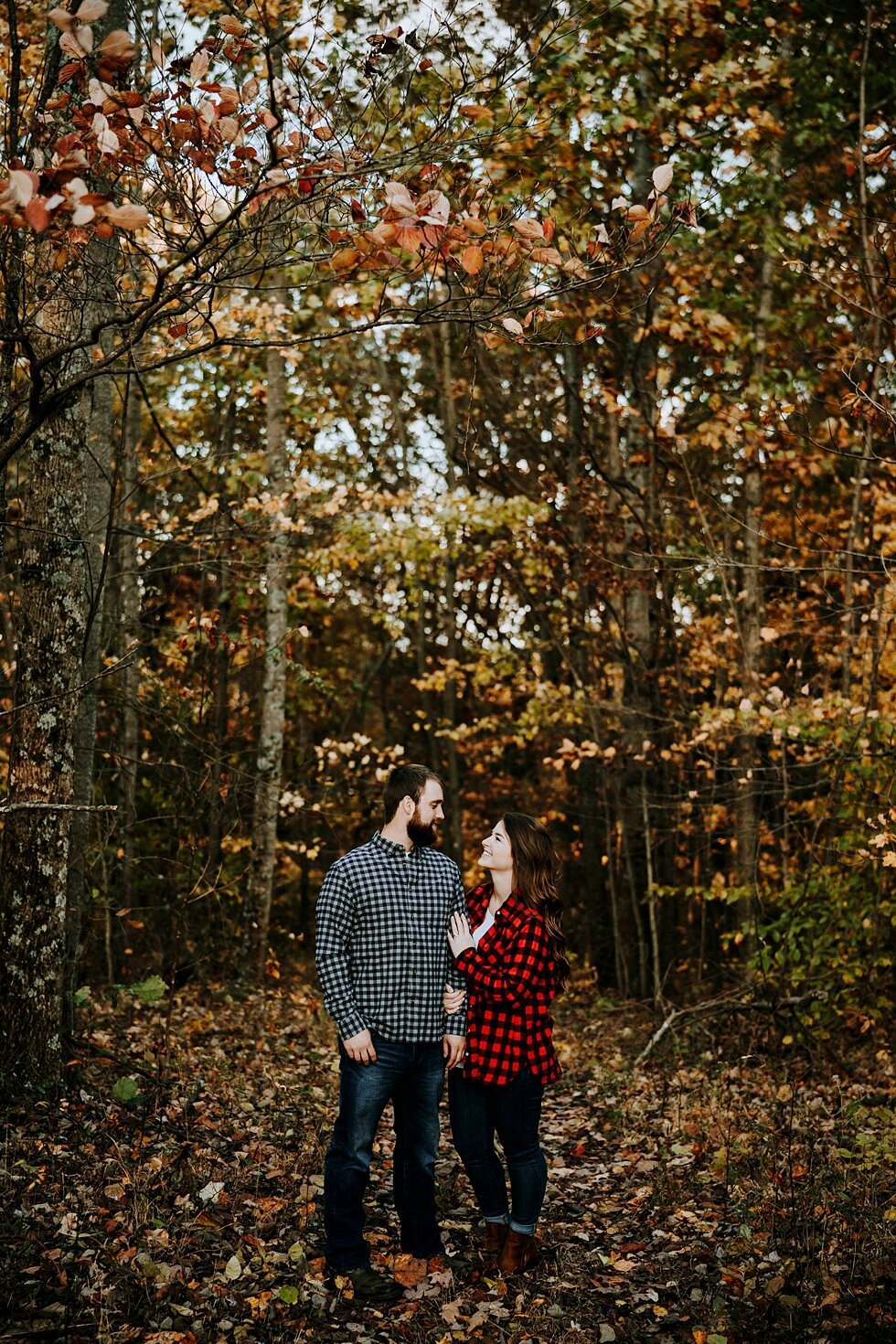  A little bit of green in the background made this bride to be’s sweater pop! #engagementgoals #engagementphotographer #engaged #outdoorengagement #kentuckyphotographer #indianaphotographer #louisvillephotographer #engagementphotos #savethedatephotos