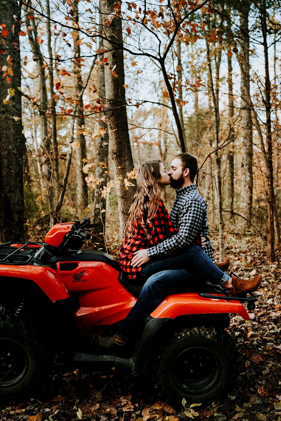  Kissing on the back of a four wheeler, this engaged couple could not be more in love! #engagementgoals #engagementphotographer #engaged #outdoorengagement #kentuckyphotographer #indianaphotographer #louisvillephotographer #engagementphotos #savethed