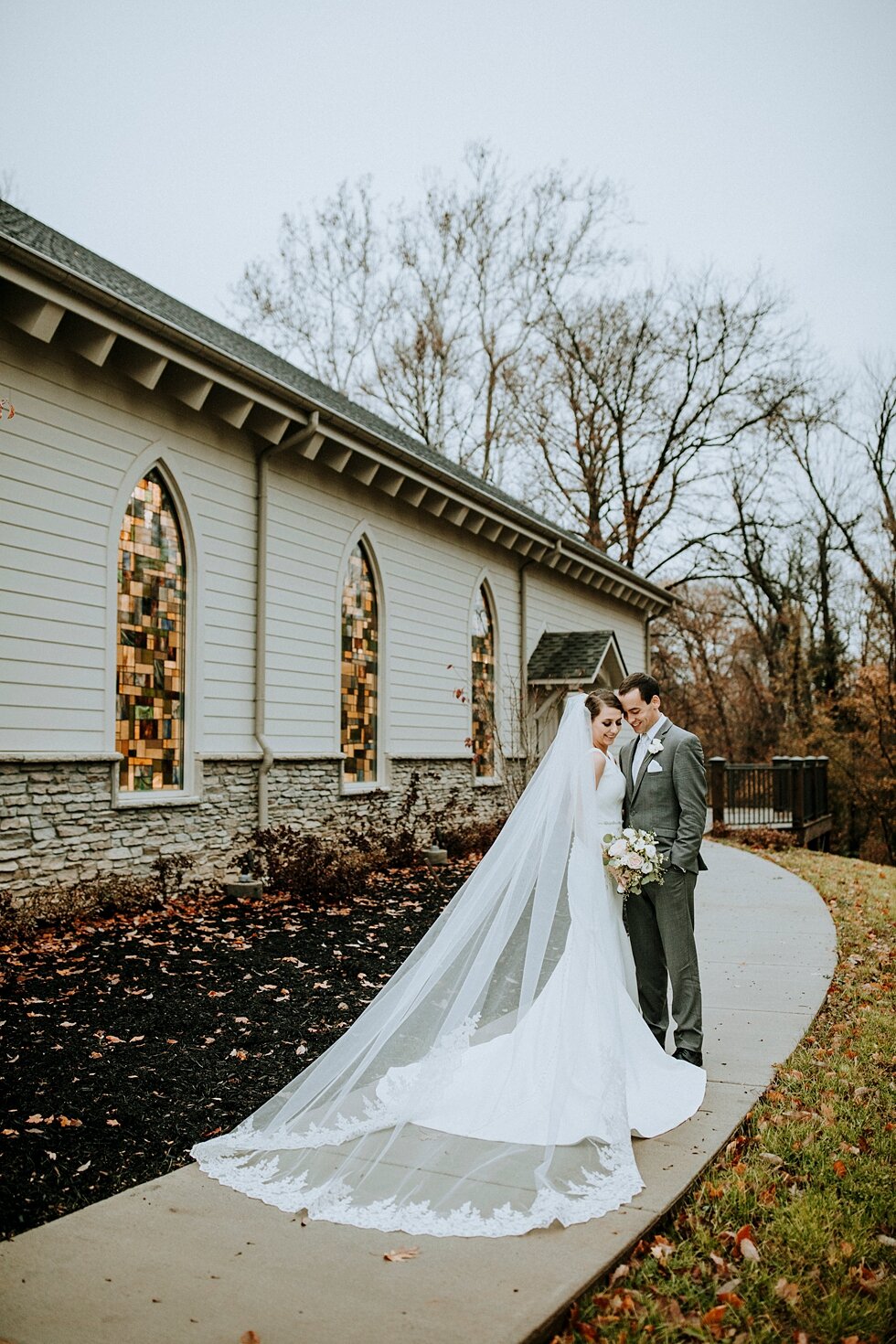  The bride wore a stunning cathedral veil. portrait gorgeous simple elegant #thatsdarling #weddingday #weddinginspiration #weddingphoto #love #justmarried #midwestphotographer #kywedding #louisville #kentuckywedding #auburnkyweddingphotographer #wedd