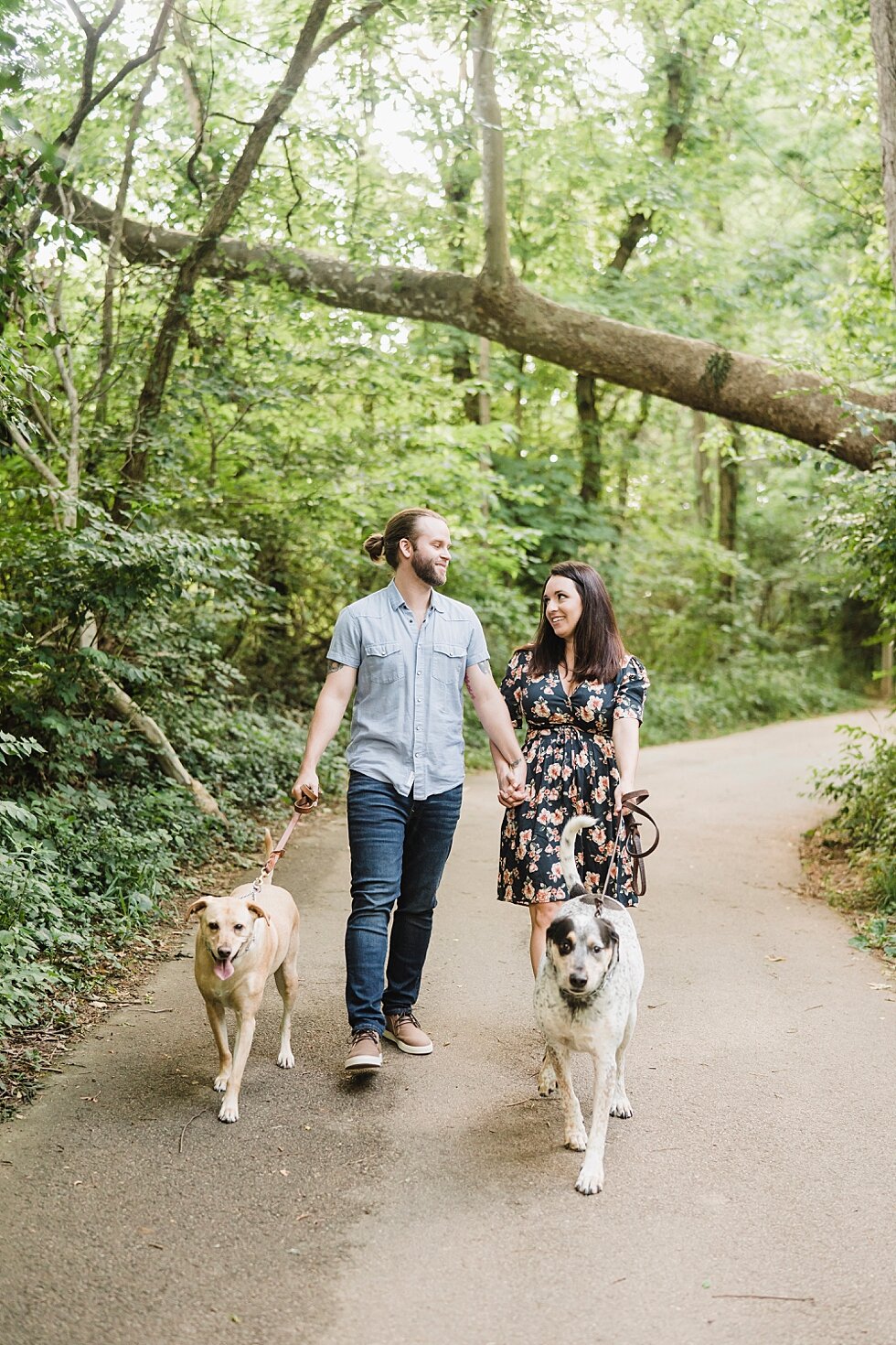  Walking the dogs during their engagement session was the perfect lifestyle tie for this couple. #engagementgoals #engagementphotographer #engaged #outdoorengagement #kentuckyphotographer #indianaphotographer #louisvillephotographer #engagementphotos