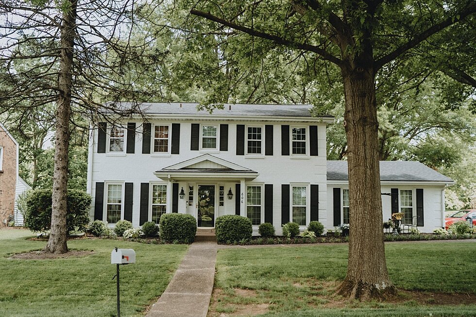 Classic black and white house for backyard wedding. #thatsdarling #weddingday #weddinginspiration #weddingphoto #love #justmarried #midwestphotographer #kywedding #louisville #kentuckywedding #louisvillekyweddingphotographer #weddingbliss #weddingf